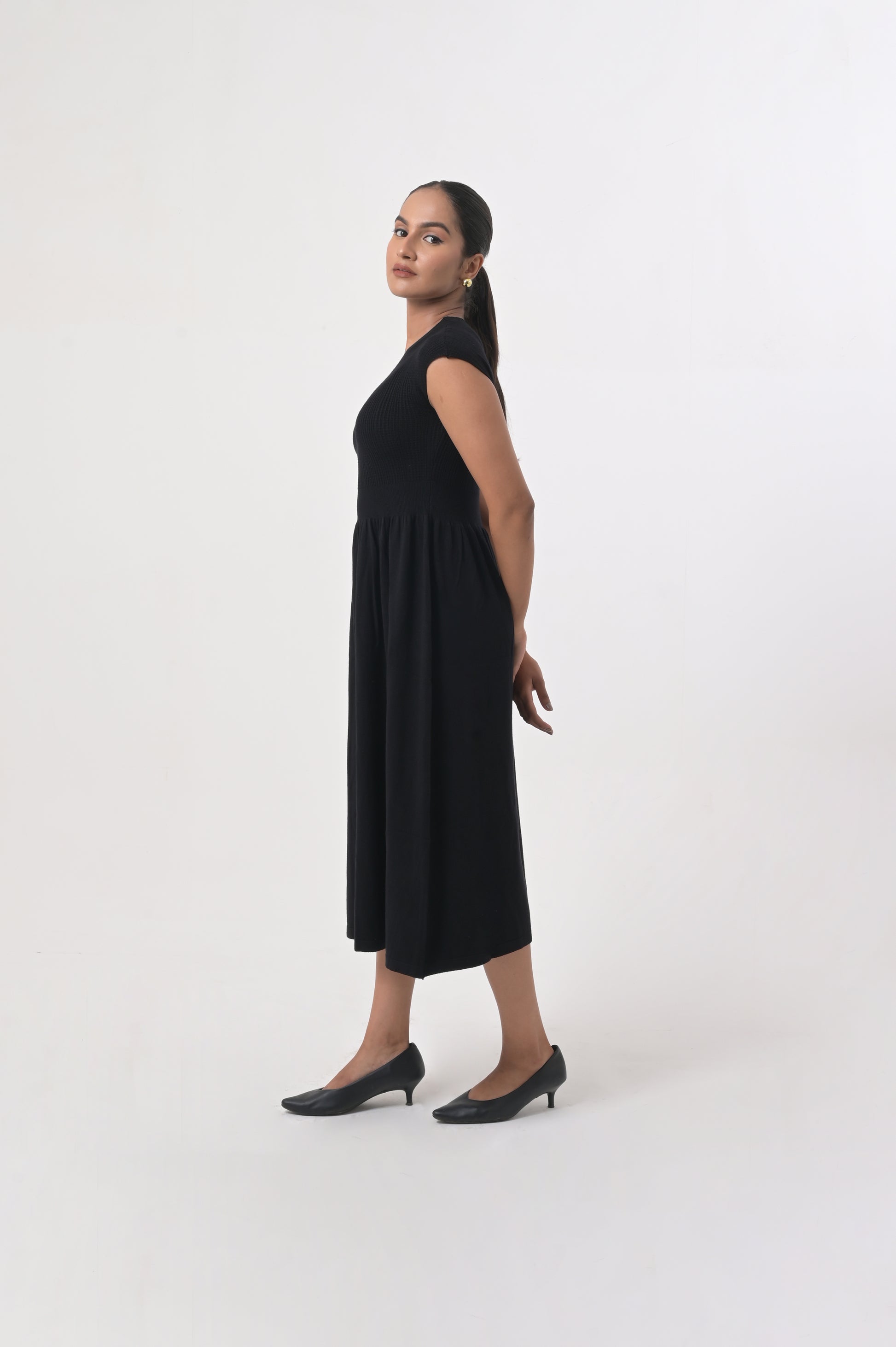 Black Midi Dress with Ribbed Bodice and Flowy Skirt Vardos Black Midi Dress with Ribbed Bodice and Flowy Skirt Vardos